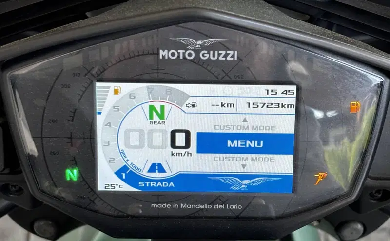 Moto Guzzi V85 TT Centenario (2021 - 22) (8)