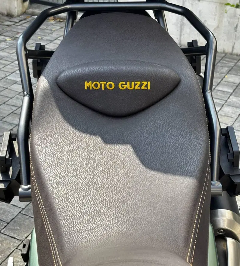 Moto Guzzi V85 TT Centenario (2021 - 22) (9)