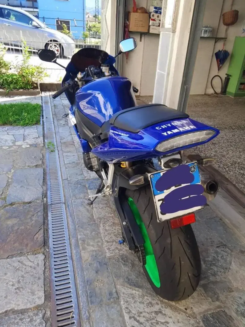 Yamaha YZF R1 (2002 - 03) (9)