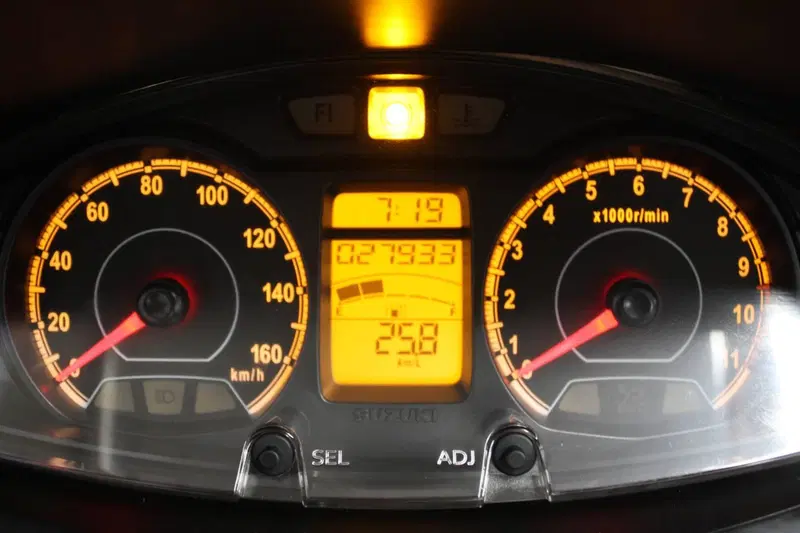 Suzuki Burgman UH 200 (2014 - 15) (2)