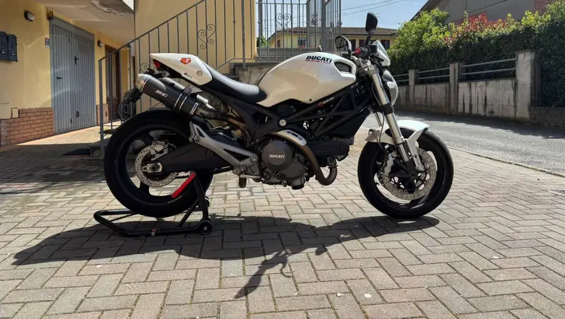 Ducati Monster 696 Plus (2007 - 14) (2)