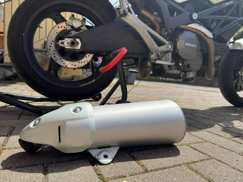 Ducati Monster 696 Plus (2007 - 14) (6)