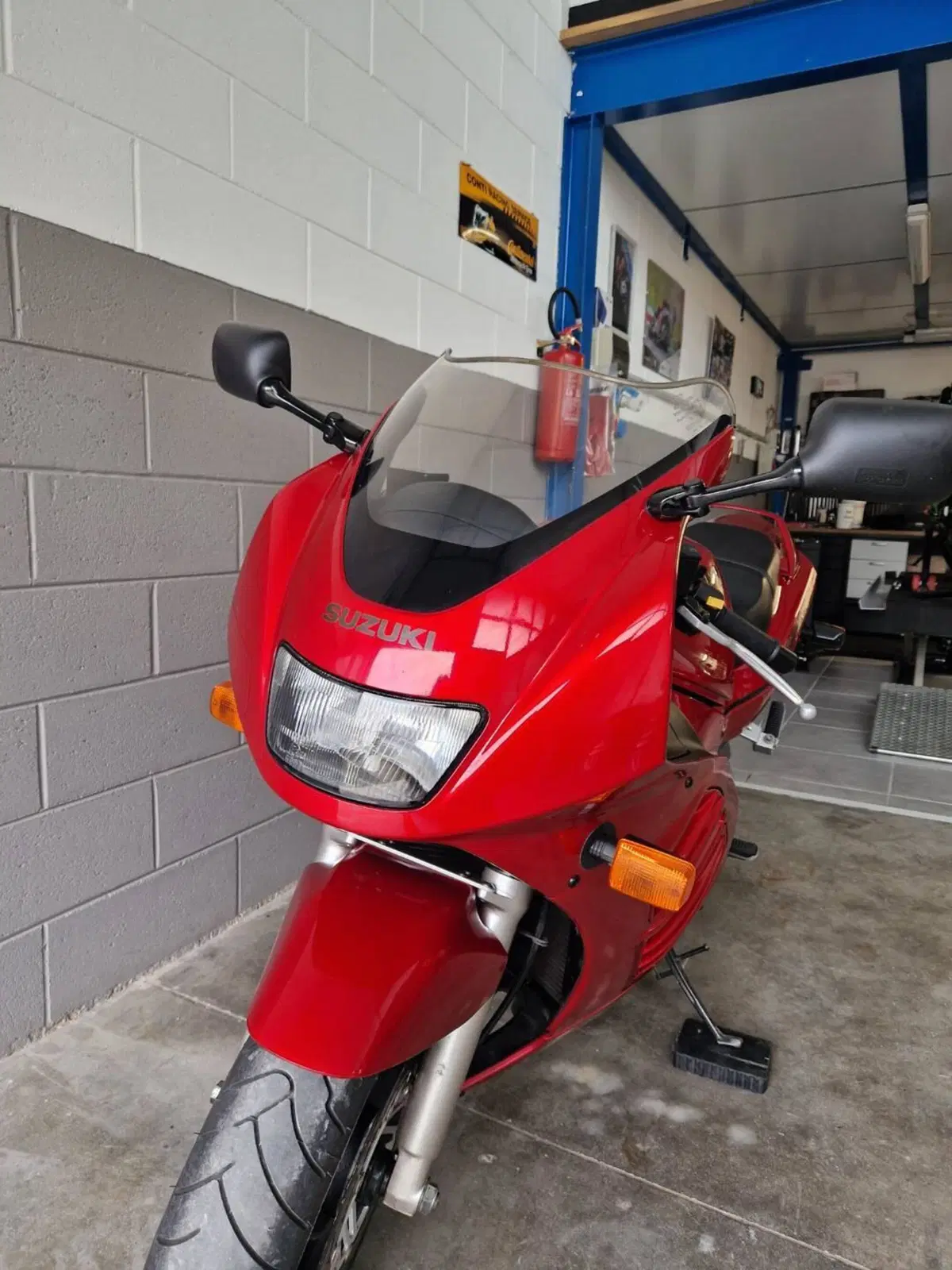 Suzuki RF900 (4)