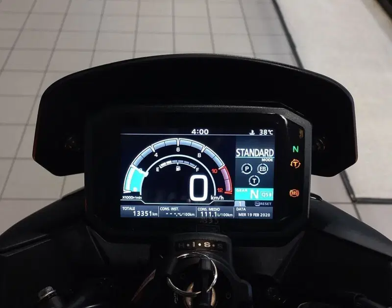Honda CB 750 Hornet (2023 - 24) (4)