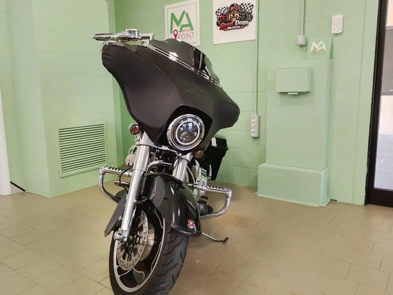 Harley-Davidson 1690 Street Glide (2011 - 13) - FLHX (3)