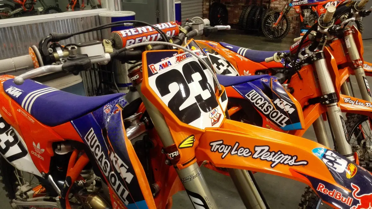 Troy Lee Designs / Lucas Oil / Red Bull / KTM Team (2)