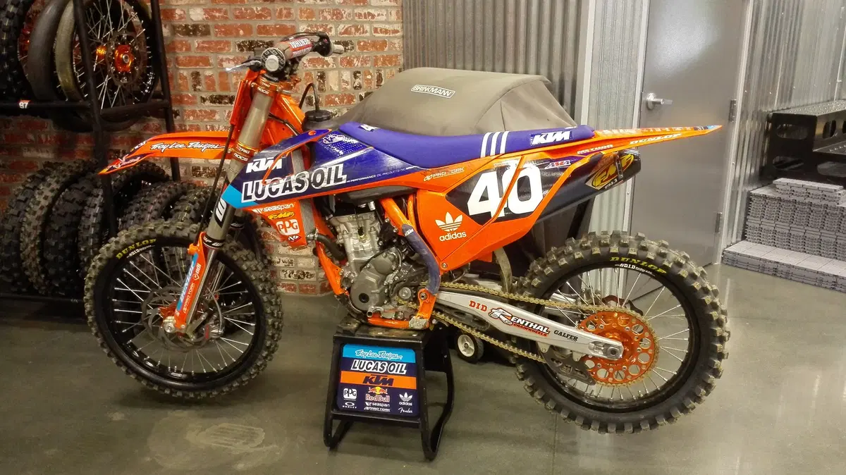 Troy Lee Designs / Lucas Oil / Red Bull / KTM Team (3)