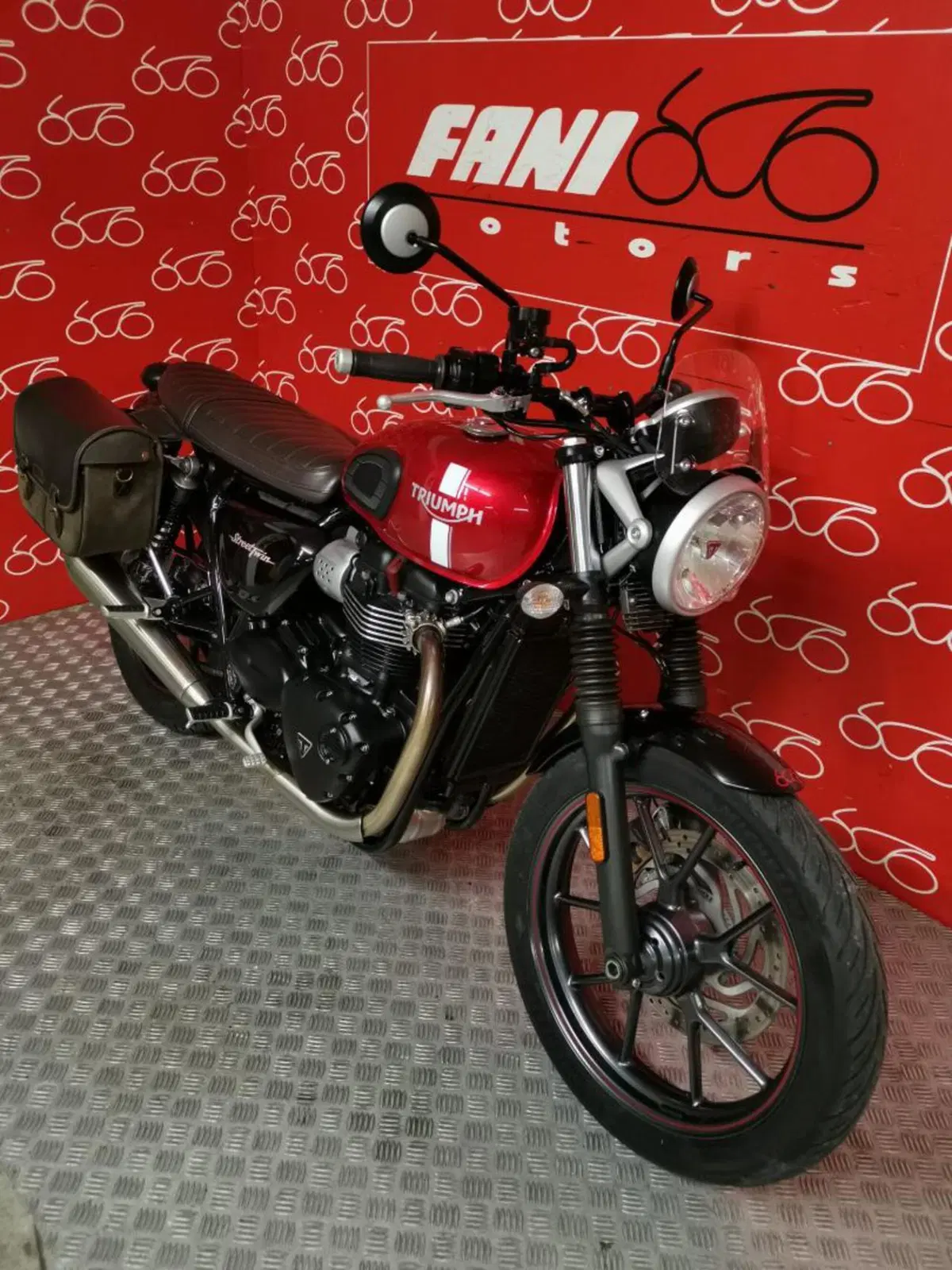 Triumph Street Twin 900 (2017 - 18) (2)