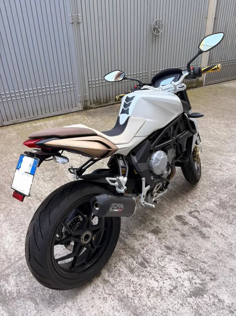 MV Agusta Brutale 675 (2011 - 15) (2)