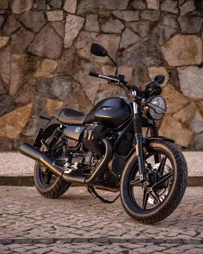 Moto Guzzi V7 Stone (2021 - 24) usata