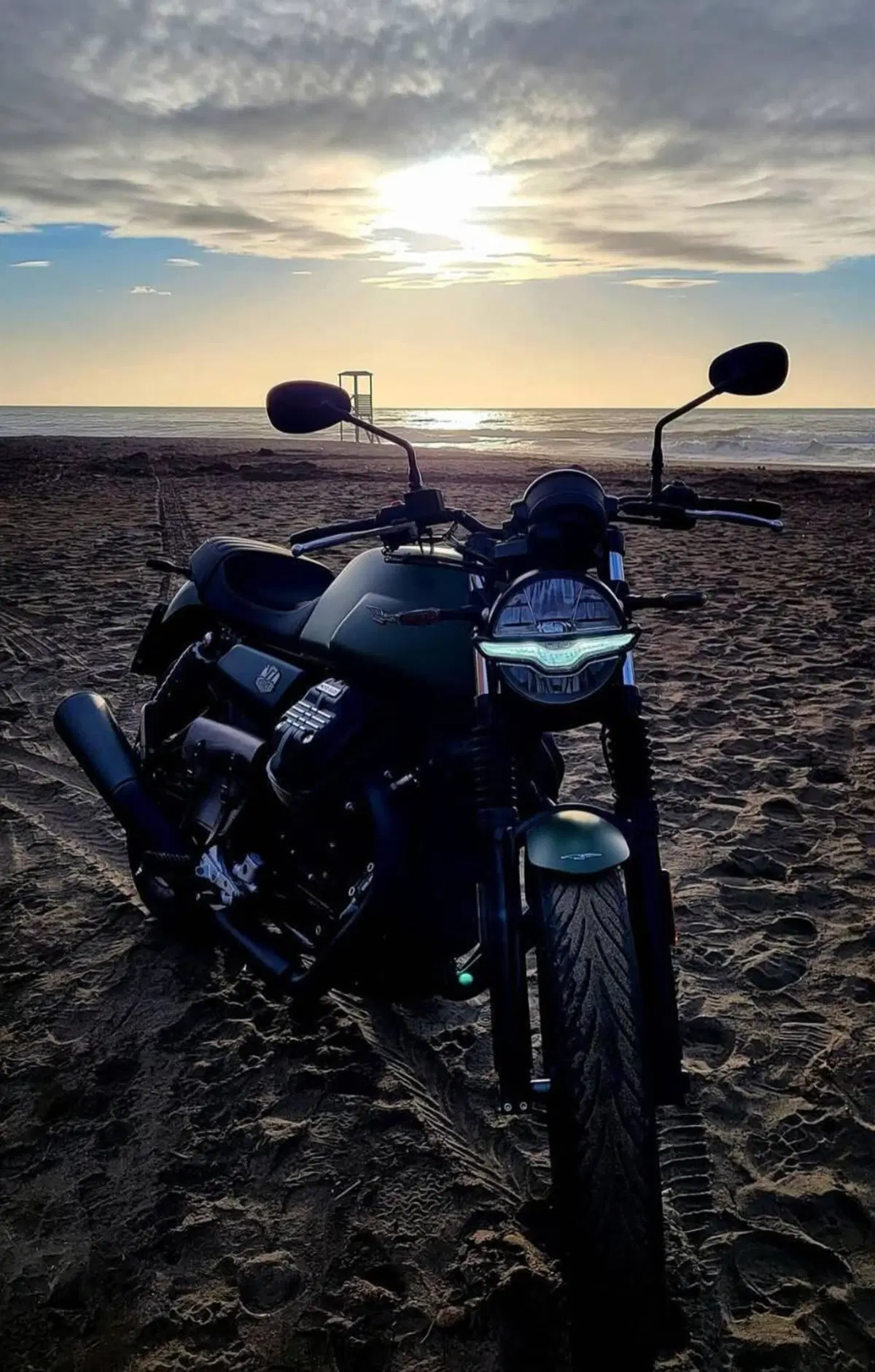 Moto Guzzi V7 Stone (2021 - 24) (10)