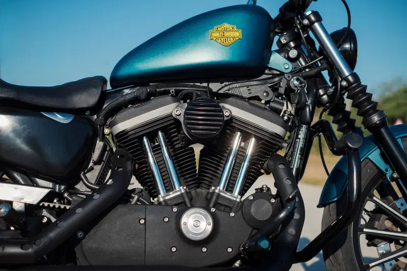 Harley-Davidson 883 Iron (2009 - 11) - XL 883N (6)