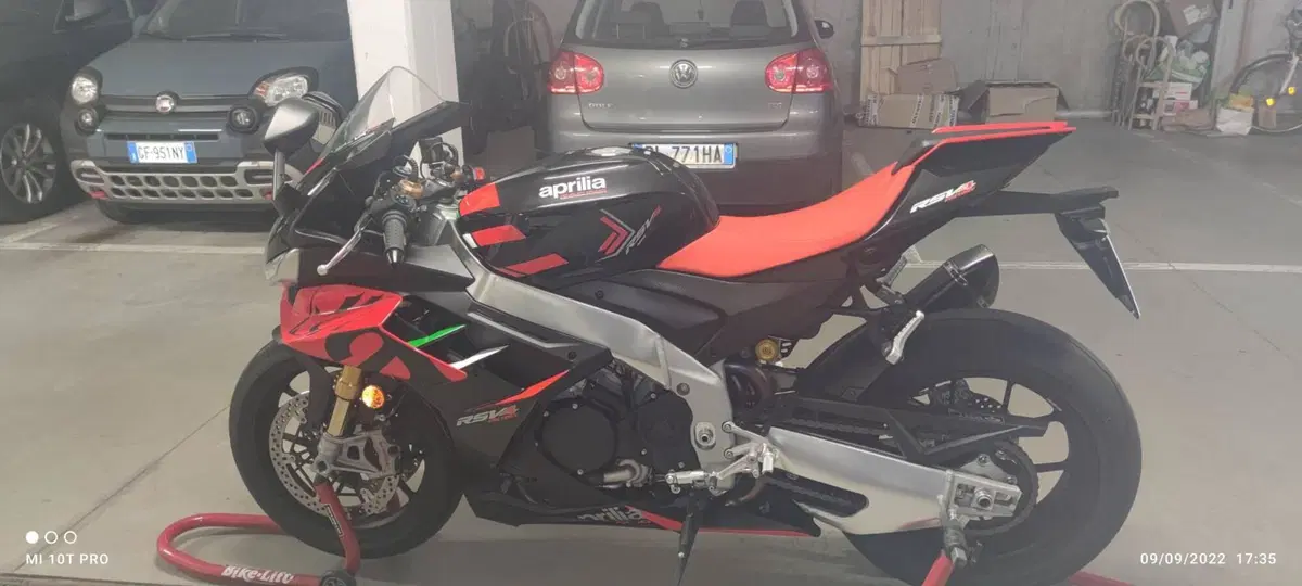 Aprilia RSV4 1100 Factory (2021 - 24) (4)