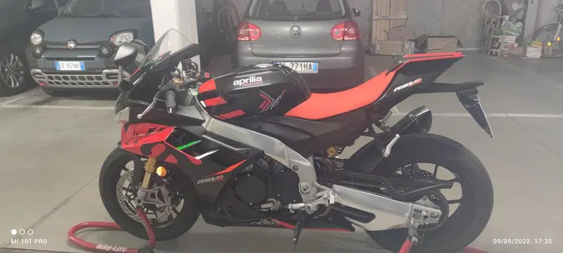 Aprilia RSV4 1100 Factory (2021 - 24) (4)