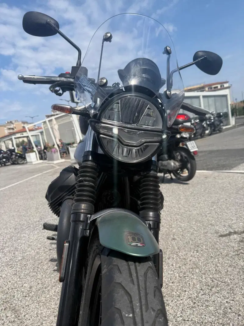 Moto Guzzi V7 Stone Centenario (2021 - 22) (2)