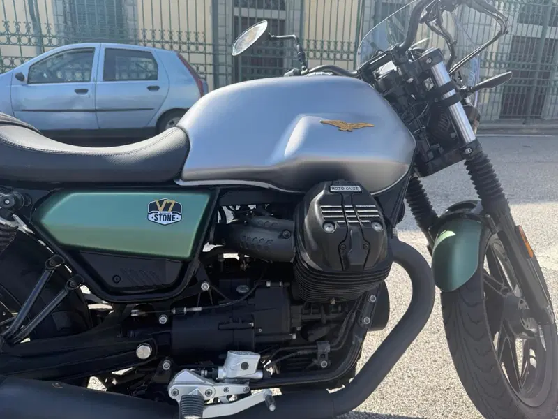 Moto Guzzi V7 Stone Centenario (2021 - 22) (6)