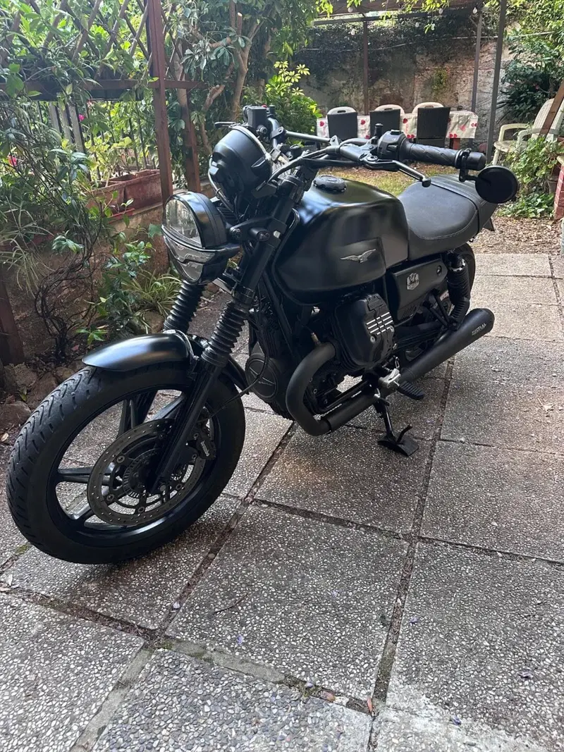 Moto Guzzi V7 850 Stone Special Abs (2021) (4)