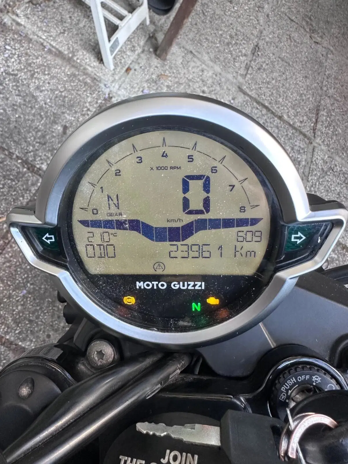 Moto Guzzi V7 850 Stone Special Abs (2021) (6)