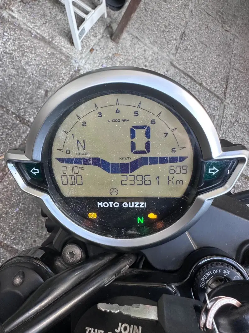 Moto Guzzi V7 850 Stone Special Abs (2021) (6)