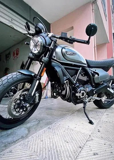 Ducati Scrambler 800 Night Shift (2021 - 22) usata