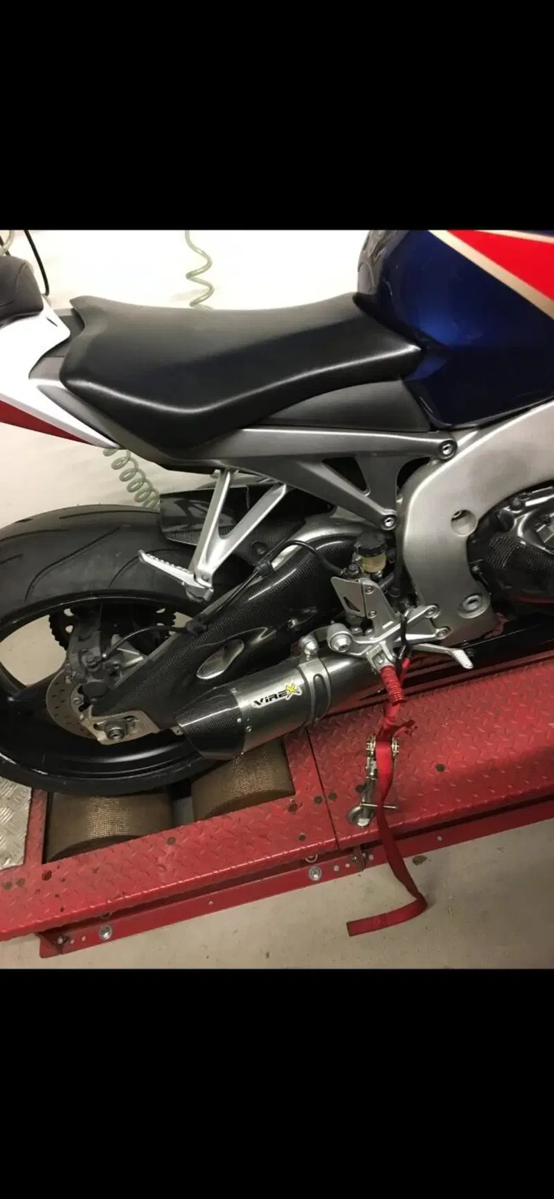 Honda CBR 1000 RR Fireblade (2008 - 11) (2)