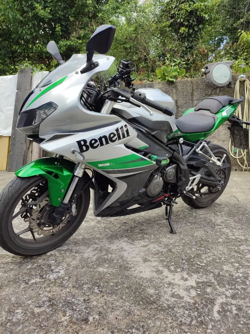 Benelli BN 302 R (2017 - 20) (2)