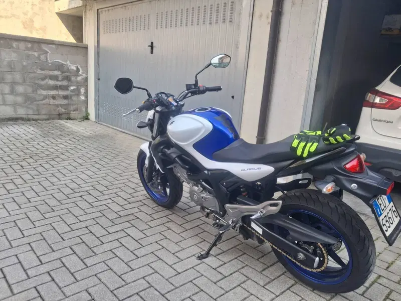 Suzuki Gladius 650 SFV (2009 - 15) (2)