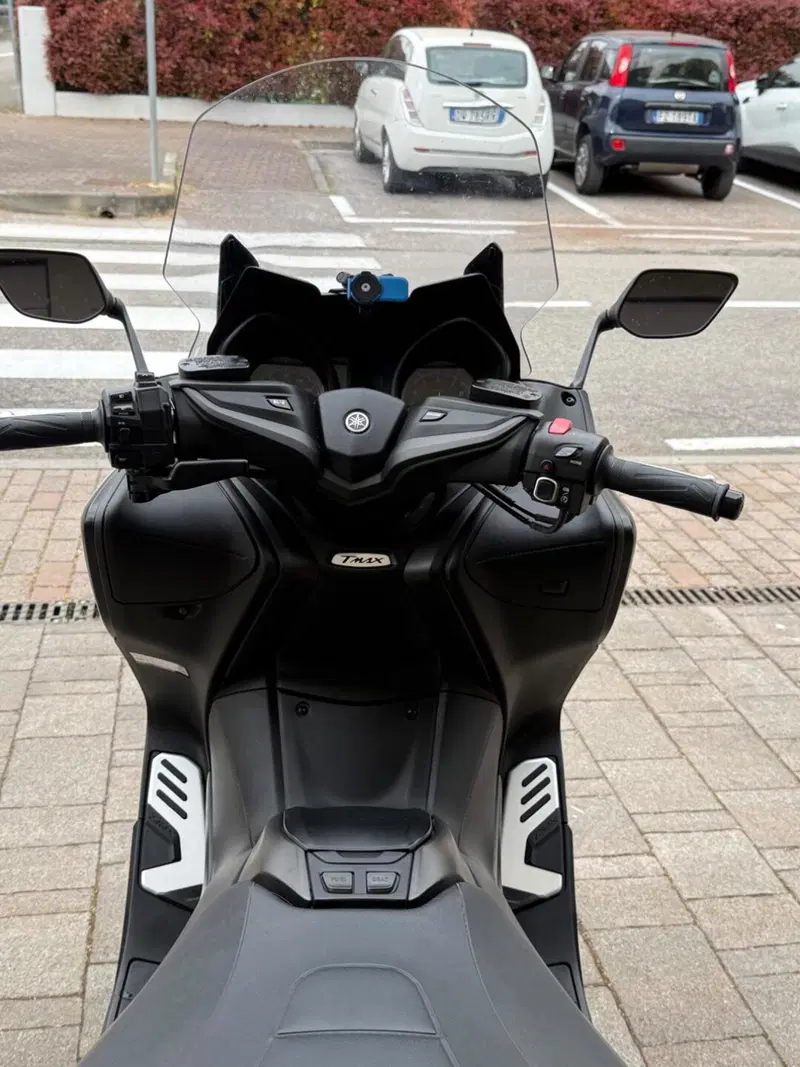 Yamaha T-Max 560 20° anniversario (2021) (4)