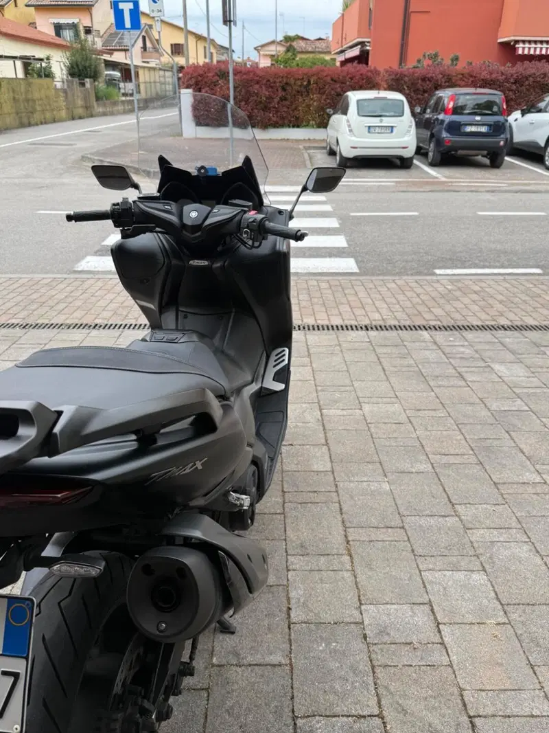 Yamaha T-Max 560 20° anniversario (2021) (5)