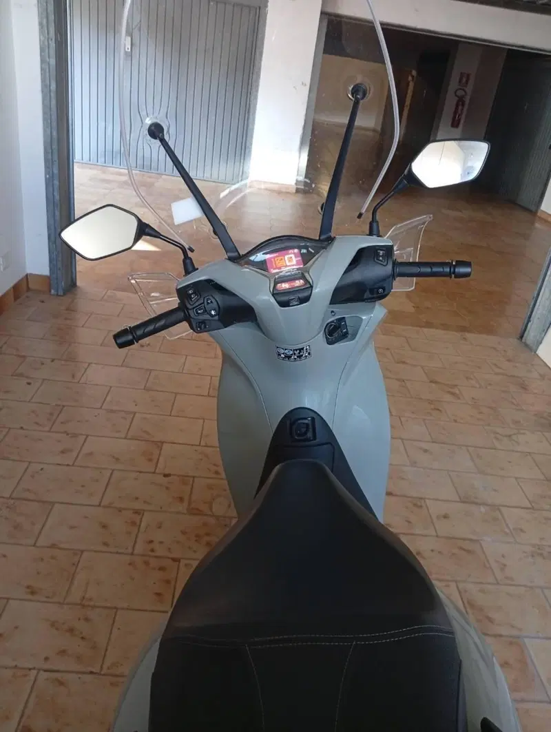 Honda SH 125i (2024 - 25) (9)