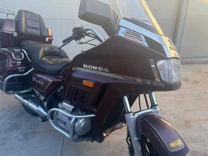 Honda GL 1200 Gold wing (4)