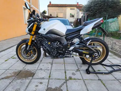 Yamaha FZ8 (2013 - 16) usata