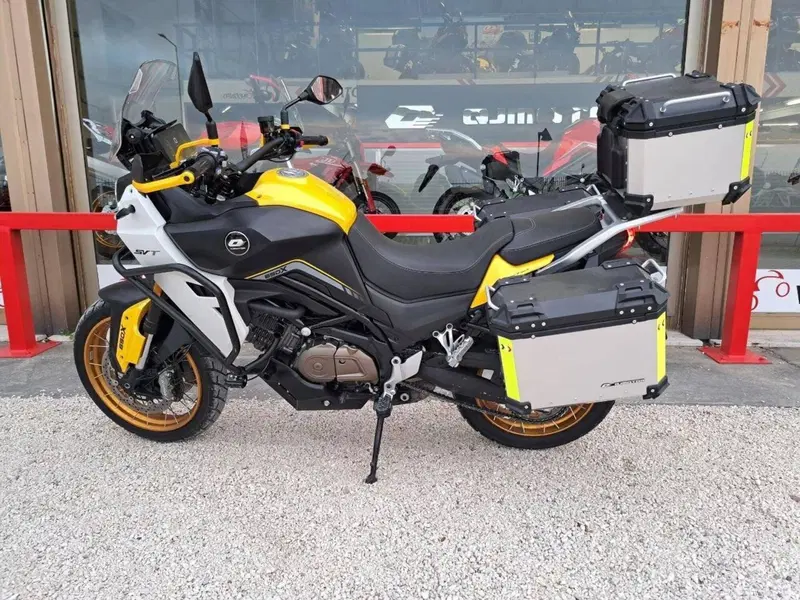 QJ Motor SVT 650 X (2024) (3)