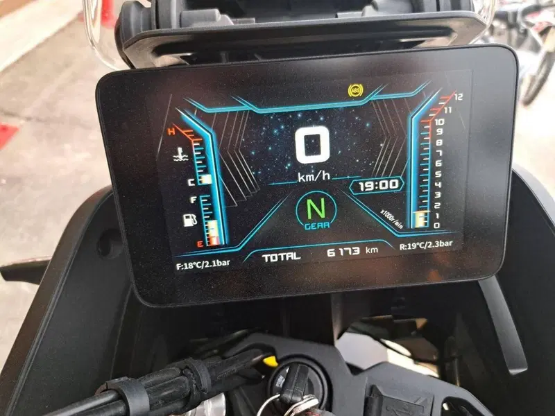 QJ Motor SVT 650 X (2024) (6)