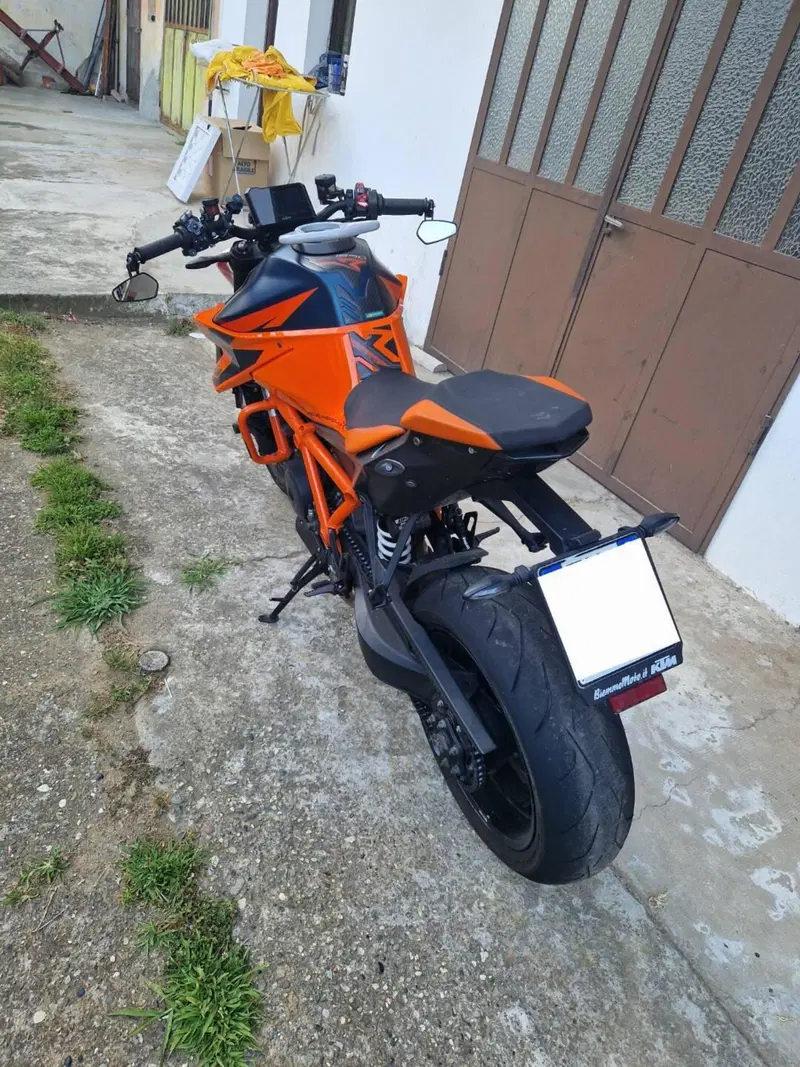KTM 1290 Super Duke R (2021) (2)
