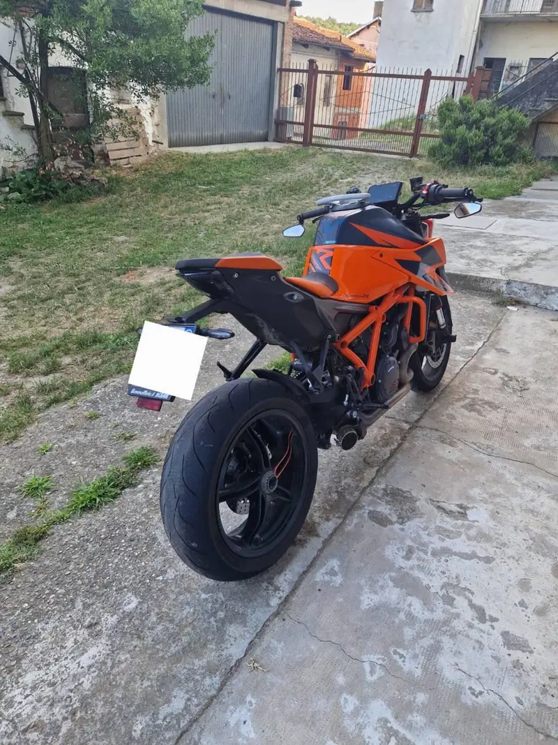 KTM 1290 Super Duke R (2021) (3)