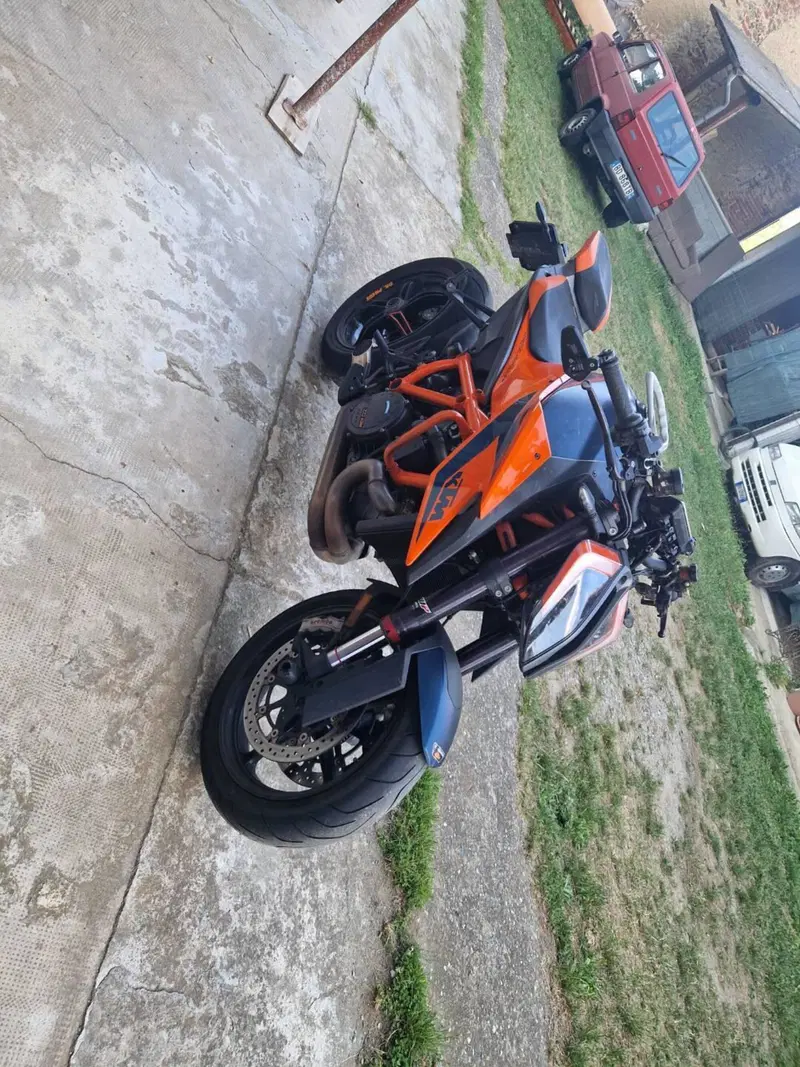 KTM 1290 Super Duke R (2021) (4)