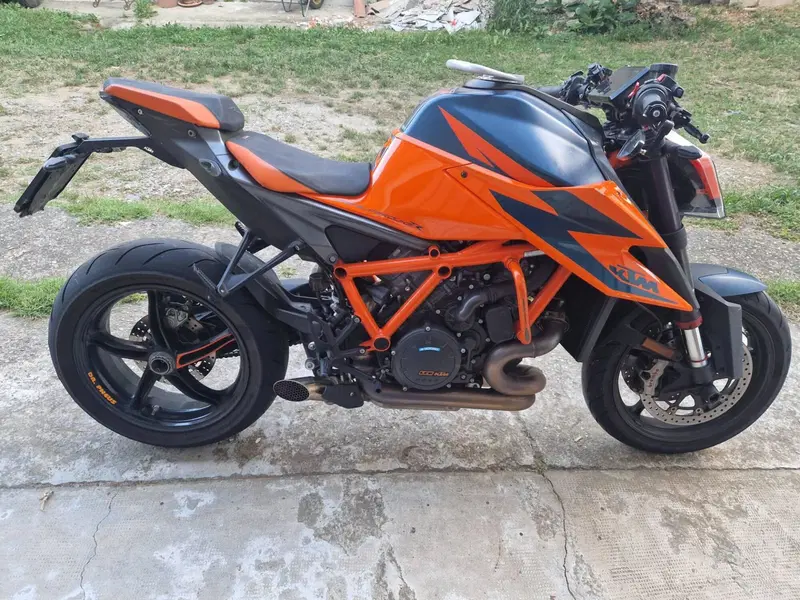 KTM 1290 Super Duke R (2021) (5)