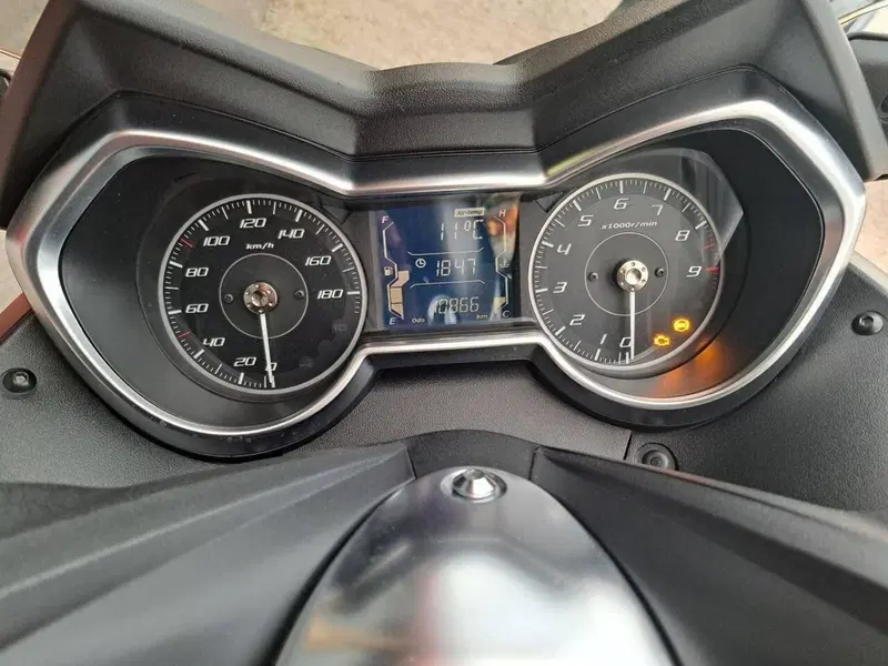 Yamaha X-Max 400 Iron Max (2019 - 20) (6)