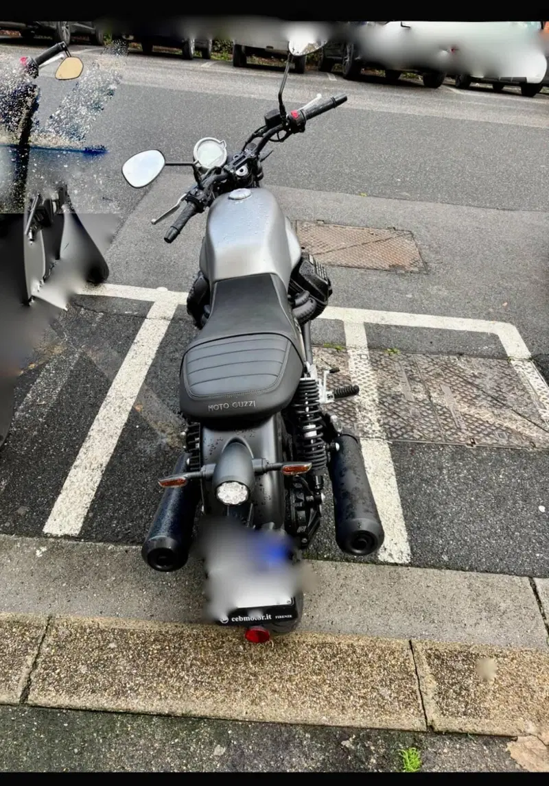Moto Guzzi V7 Stone (2021 - 24)
