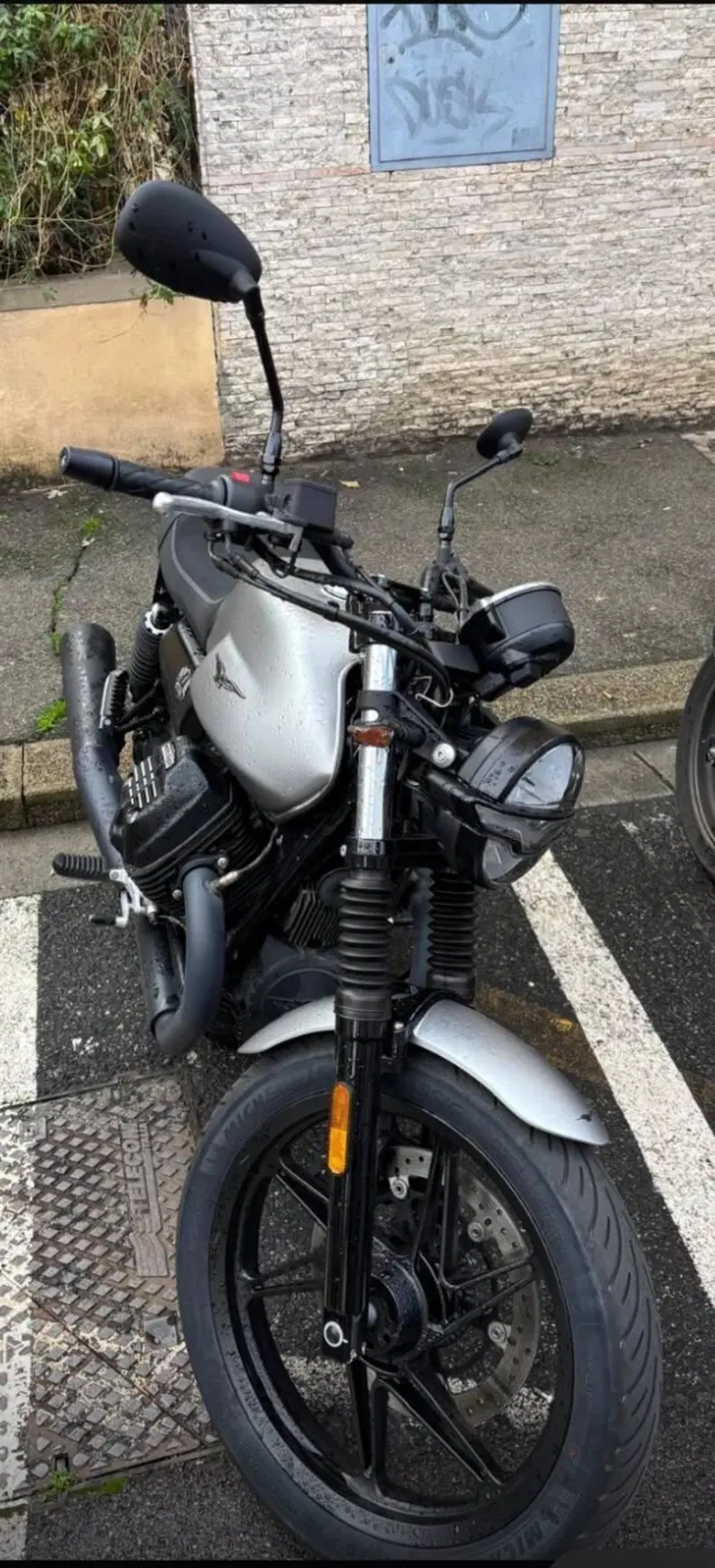 Moto Guzzi V7 Stone (2021 - 24) (2)