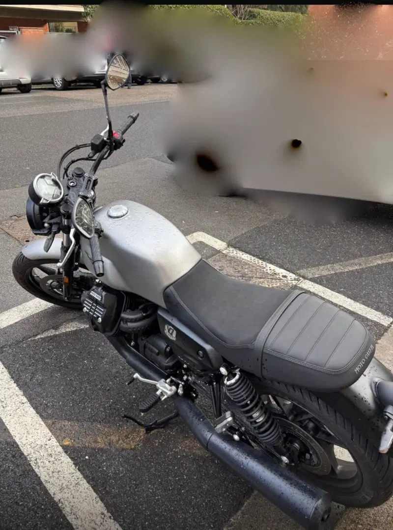 Moto Guzzi V7 Stone (2021 - 24) (4)
