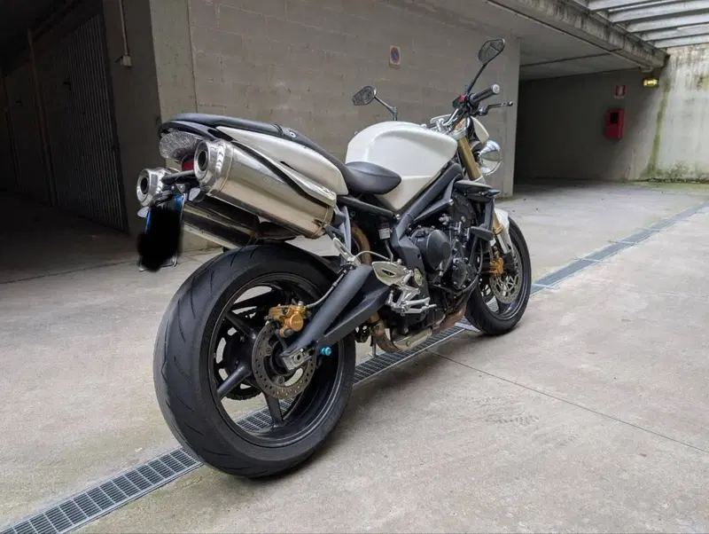 Triumph Street Triple (2007 - 12) (2)