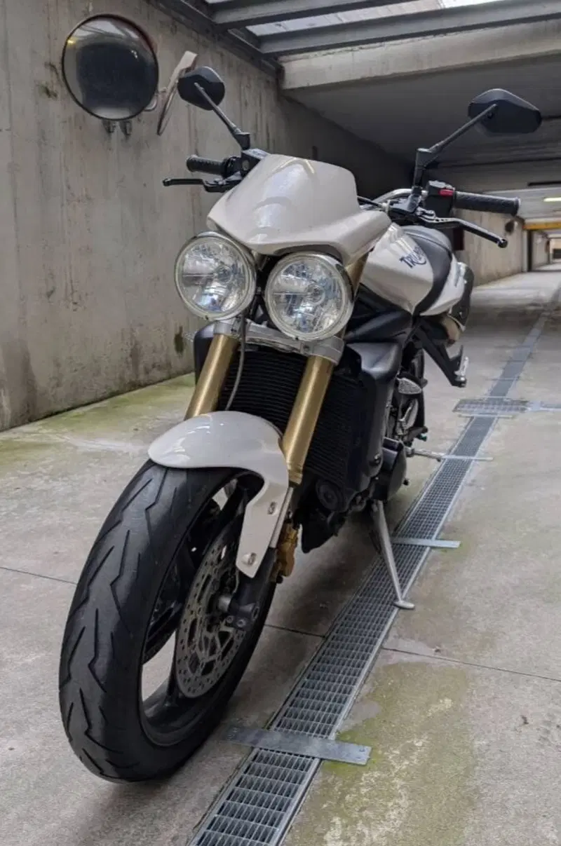 Triumph Street Triple (2007 - 12) (3)