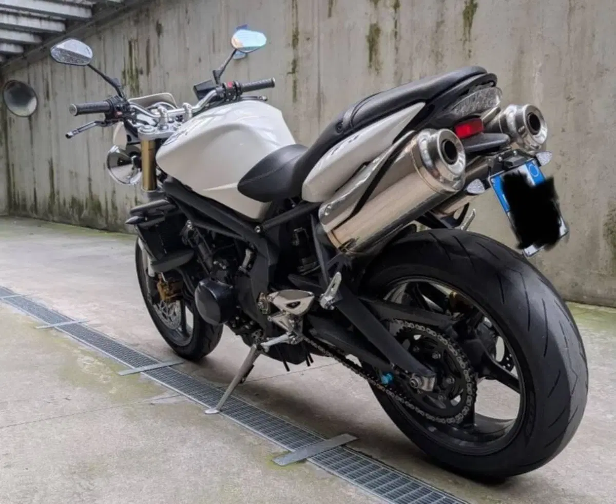Triumph Street Triple (2007 - 12) (4)