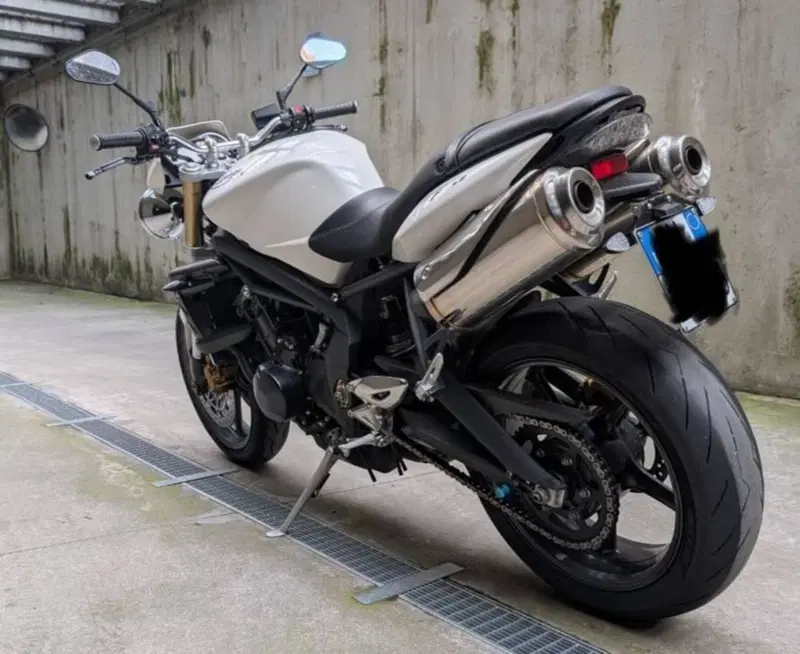 Triumph Street Triple (2007 - 12) (4)