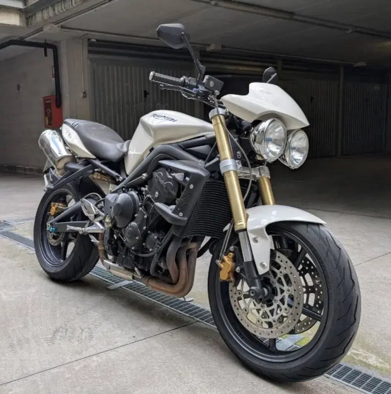 Triumph Street Triple (2007 - 12) (8)