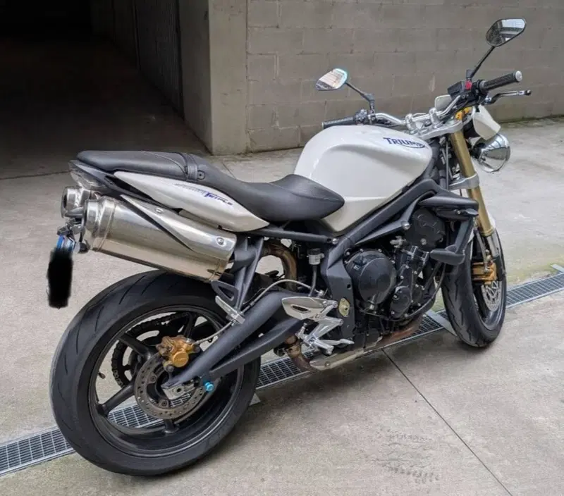 Triumph Street Triple (2007 - 12) (9)