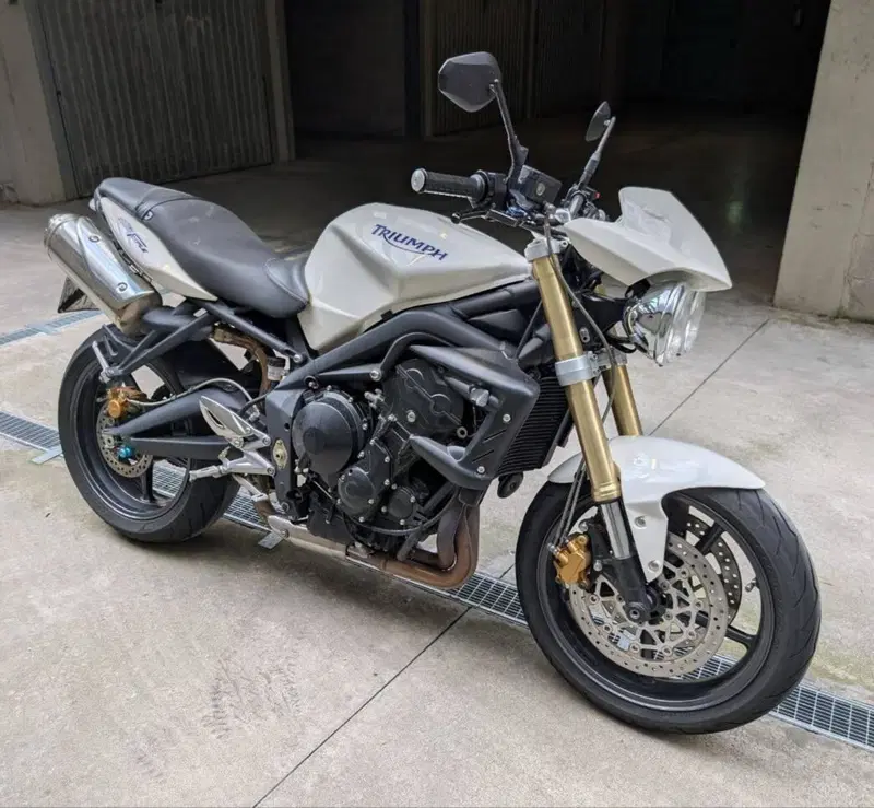 Triumph Street Triple (2007 - 12) (10)