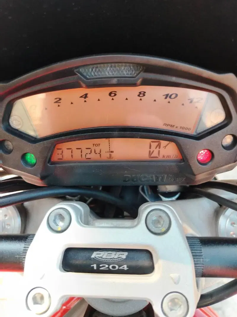 Ducati Monster 696 (2008 - 13) (7)